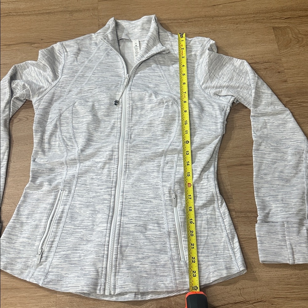 Lululemon jacket size 10 - Picture 7 of 9